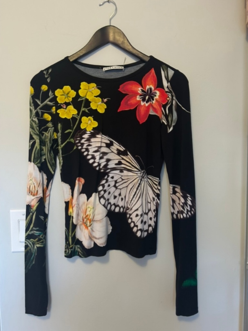 Alice + Olivia Delaina Long Sleeve Top In Essential Floral size M - Picture 7 of 14